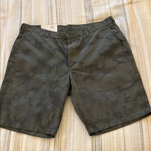 New Uni Qlo Shorts… Dark Camo